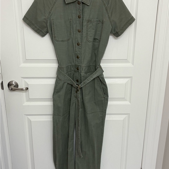 LL Bean SignatureStylish Olive Green Button-Up Jumpsuit - Picture 2 of 2